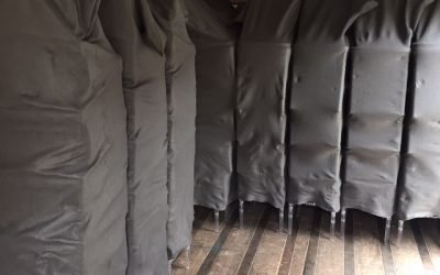 Transporte das Cadeiras Transparentes Dior Crystal